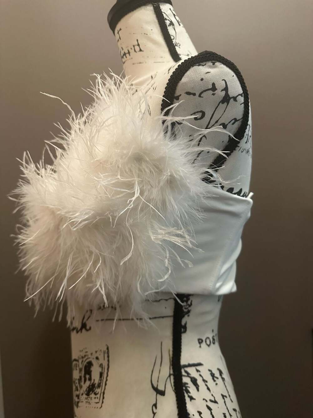Edit by Nine White Strapless Ostrich Feather Crop Top Bustier size SMALL